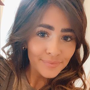 Meet your Posher, Alexandra